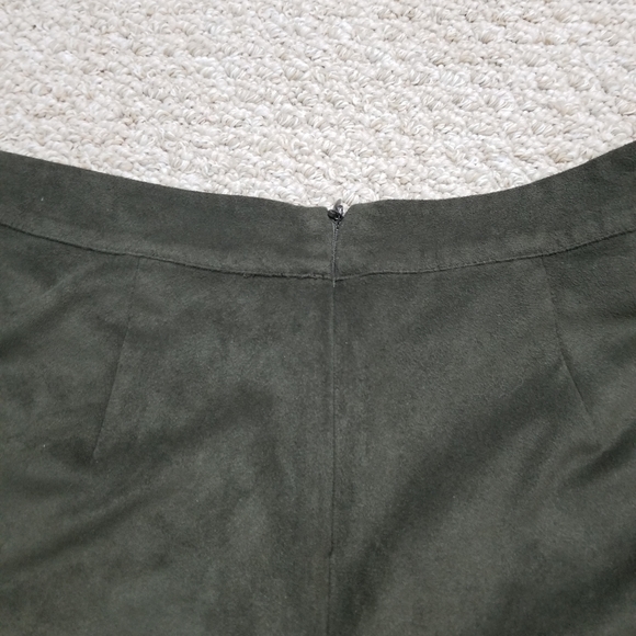 Fall Velvet Shorts - Picture 4 of 8